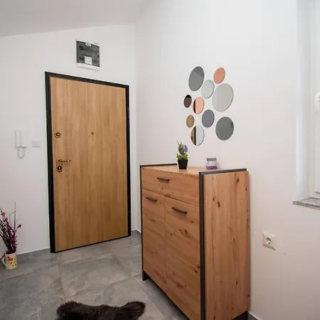 Megy Mit Meerblick In Medulin,istrien Apartment